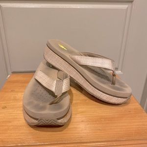 Volatile sandal lot size 8